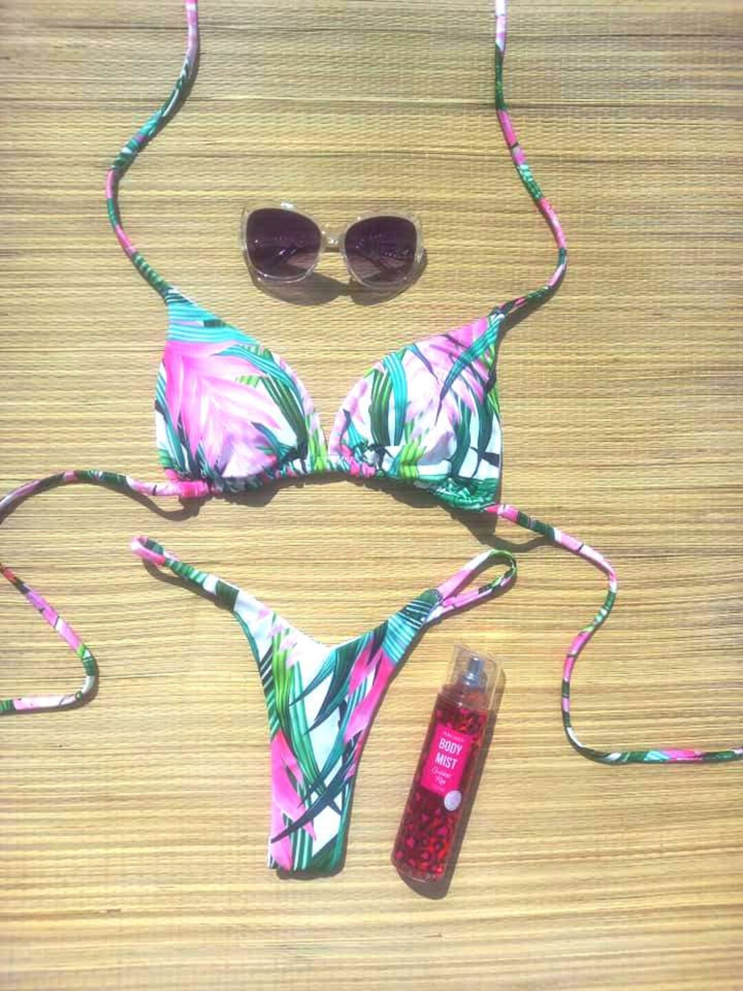 <p>Palm Border Bikini Set&nbsp;</p>