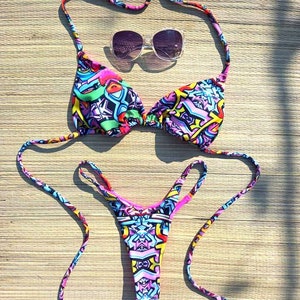 Graffiti Print Bikini Set – Triangle Top & High Cut Seamless Thong – Removable Pads – Fully Lined Swimwear