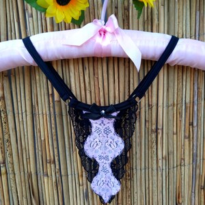 Schwarz Rosa Spitze Micro String - Strappy Dessous - Handgemachtes Minimalist Höschen – Boudoir Spitze Unterwäsche