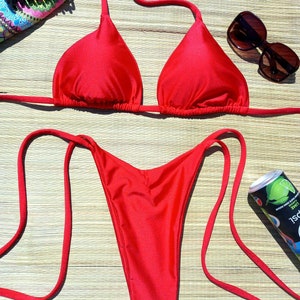 Red v front two piece bikini set Pads included image 1