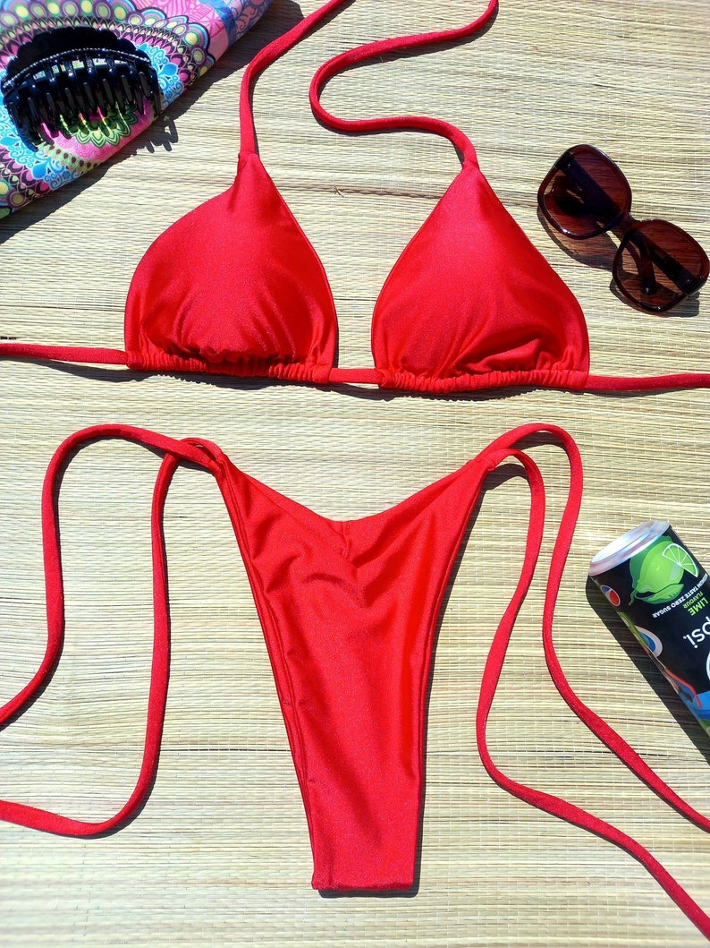 Red v front two piece bikini set Pads included image 1