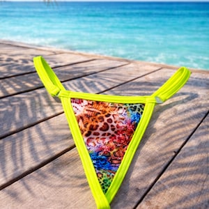String string met neon dierenprint - luipaardlingerie