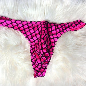 Men&#39;s hot pink Super Slim Thong with fishnet
