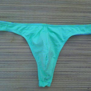 Mintgrün Weiß Gestreifter Herren-Tanga - Dehnbarer Low Rise Schwimmen & Unterwäsche - Sexy Männerslip