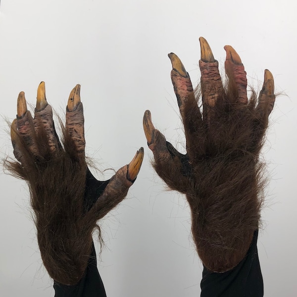 Guantes de disfraz de Halloween aterradores para adultos con garras de monstruo y manos de bestia marrón