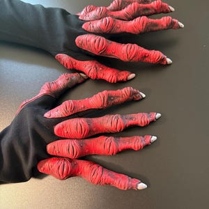 Mani da diavolo rosso a dita lunghe, artigli da demone, accessorio per costume di Halloween da adulto