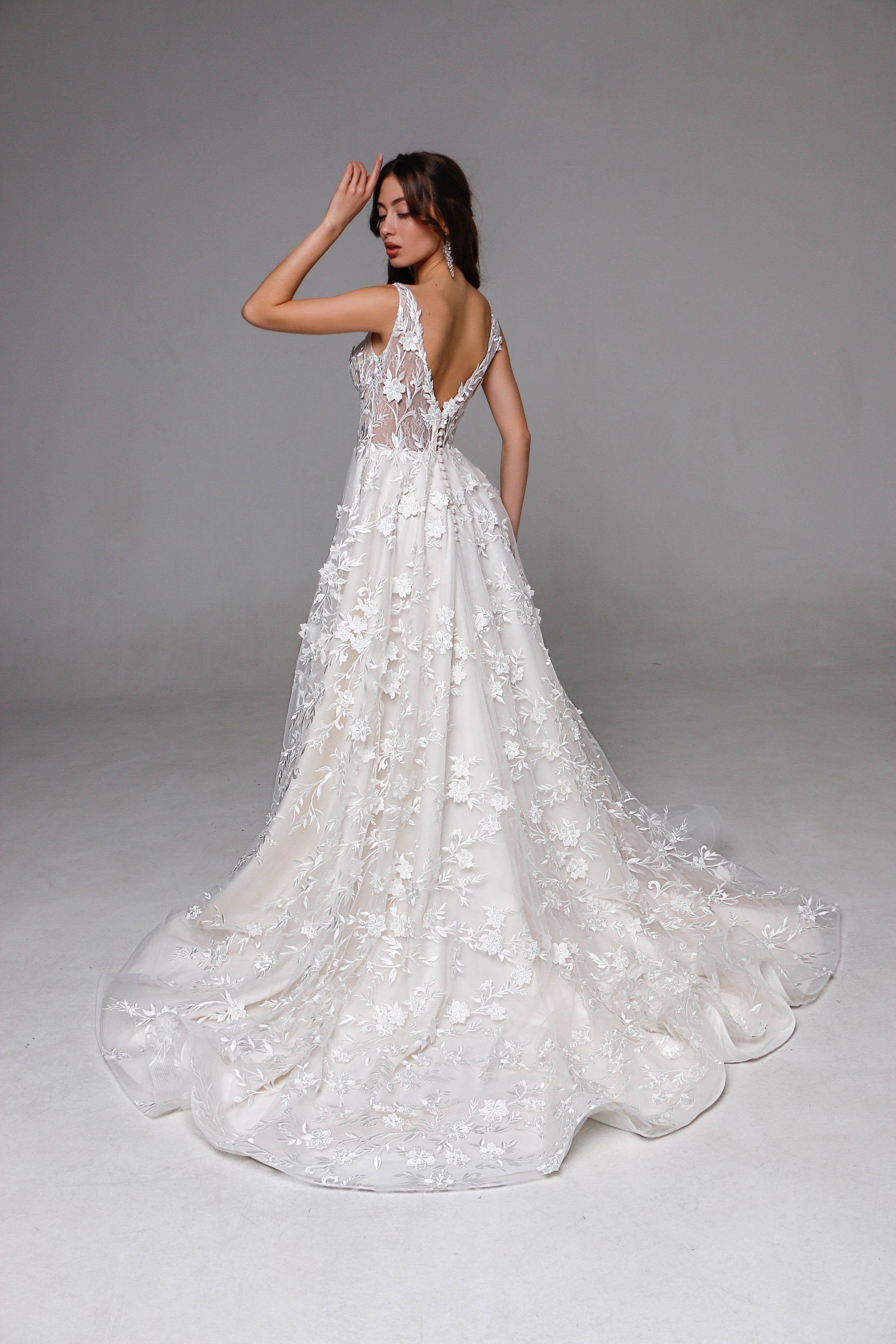 Open Back Wedding Dress, Lace Wedding Gown, Long Train Wedding Dress, Bridal  Gown, Bohemian Wedding Dress, Sleeveless Lace Wedding Dress - Etsy