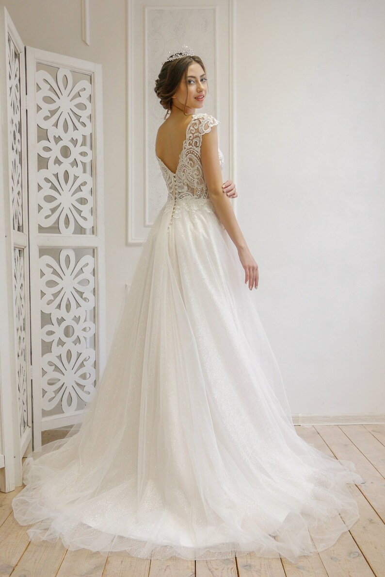 Flowing a Line Wedding Dresses