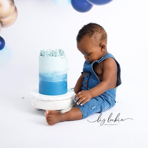 Rustic Wooden Cake Stand: Sitter Stool, Photography Prop