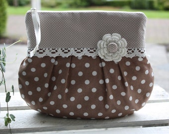 Cosmetic bag, make-up bag, cosmetic bag, toiletry bag, clutch, Kramtasche, romantic, playful, lace, flowers, brown, Bemali