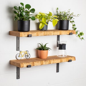 Reclaimed Live Edge plank handgemaakt massief hout en industriële metalen plank beugels | 22,5 cm diep x 4 cm dik.