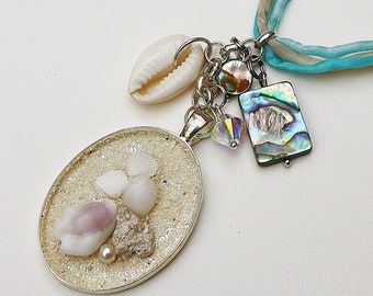 Collier pendentif en nacre comprenant ruban de soie, longueur au choix, coquillages Abalone Paua, bijou bohème cadeau femme copine mère, beige turquoise