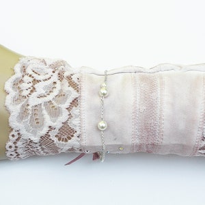 Perlenarmband ivory, personalisierbarer Brautschmuck, Größenverstellbar, versilbert oder Silber 925, zart, schlicht, verspielt Bild 5
