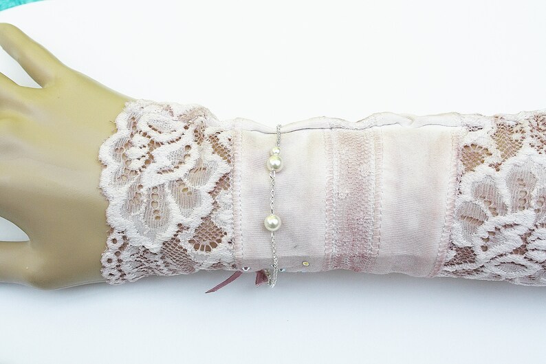 Perlenarmband ivory, personalisierbarer Brautschmuck, Größenverstellbar, versilbert oder Silber 925, zart, schlicht, verspielt Bild 5