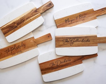 Tabla de quesos de mármol personalizada / Tabla para servir de madera de acacia de mármol / Regalo de inauguración de la casa / Tabla de cortar de mármol grabada / Regalo para agente inmobiliario