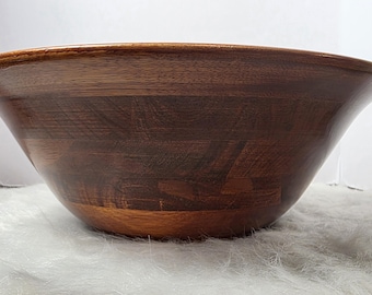 Duża, zabytkowa, 14-calowa, drewniana miska na postumencie – ciepłe wykończenie w kolorze wiśniowym, styl MCM, ręcznie robiona, drewniana miska do serwowania sałatek i owoców, duży element centralny