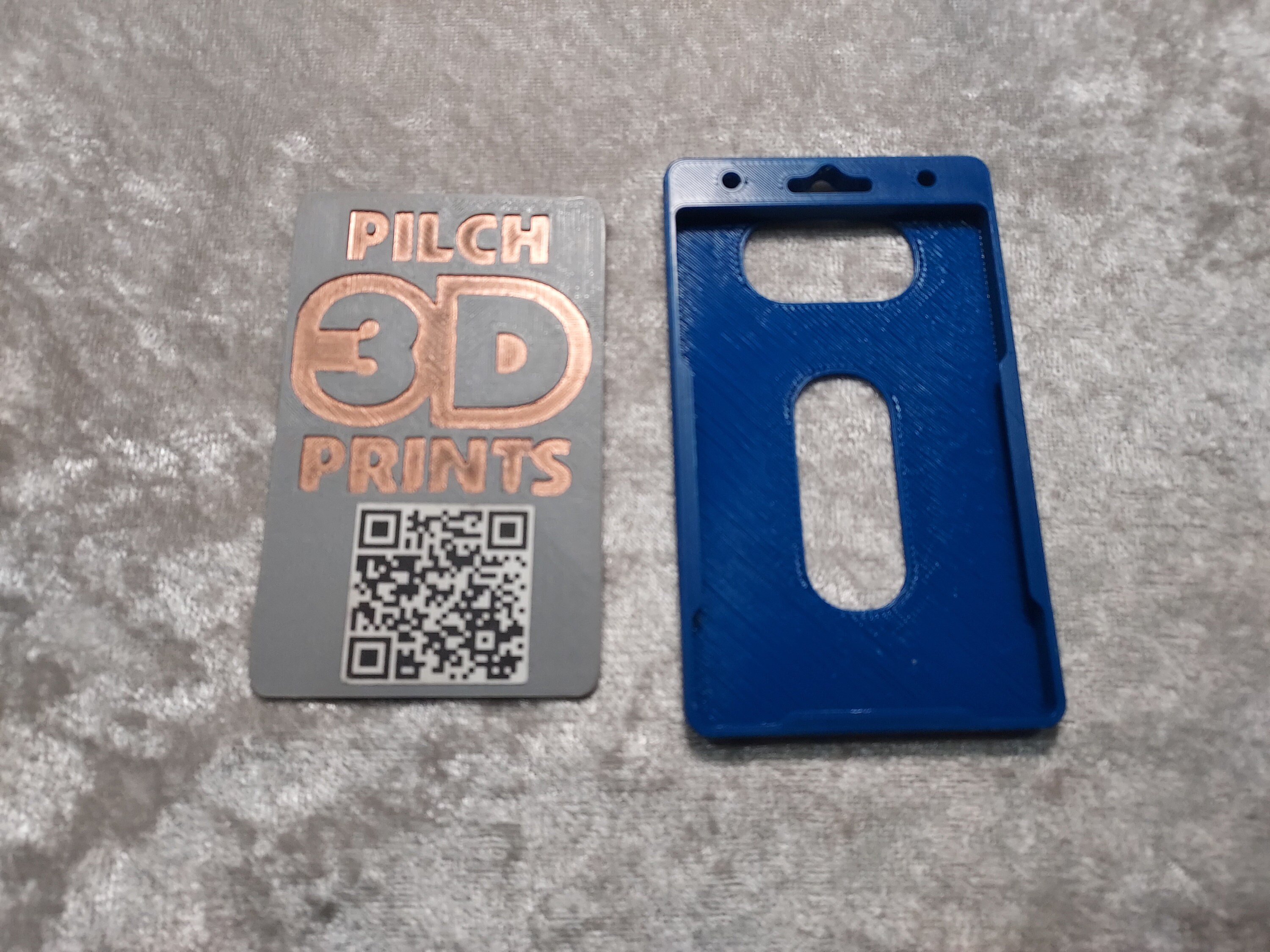 3Dプリントバッジホルダー 1～3個のバッジ（カスタムオプションあり）