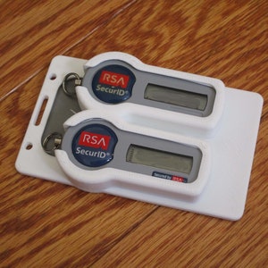 3D-gedruckter Dual-RSA-Sicherheits- und (1-3) Ausweishalter (Optionen mit mehreren Ausweisen und benutzerdefinierten Optionen verfügbar)