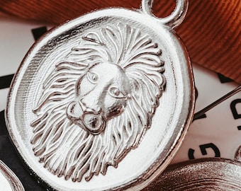 Llavero reversible de peltre con el zodiaco: dije astrológico para bolso