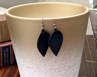 Black | Genuine Leather | Earrings | Pinched Leaf