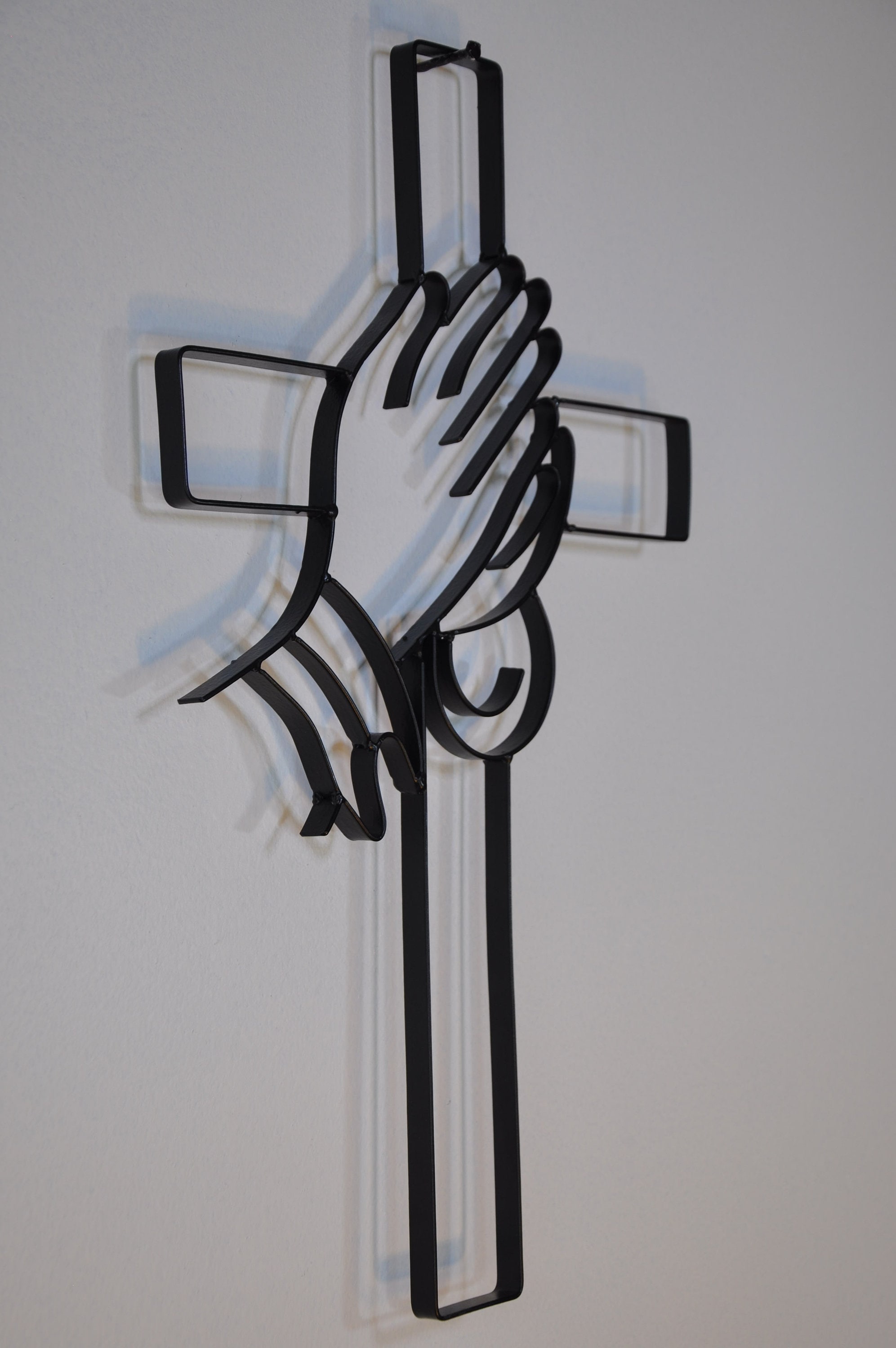 Décoration Murale Croix Avec Mains En Prière - Plaque En Métal 30x28 Cm - Design Spirituel élégant Pour Intérieur