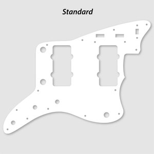 Op de afbeelding: Witte gitaar pickguard met twee humbucker pickup uitsparingen en een standaard control plate uitsparing. De pickguard is gelabeld "Standard".