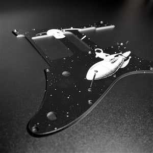 Ibanez Pickguard • Mond auf Rakete - MATTE • RG Serie • Custom Pickguard • Grafisch • Stormguitar