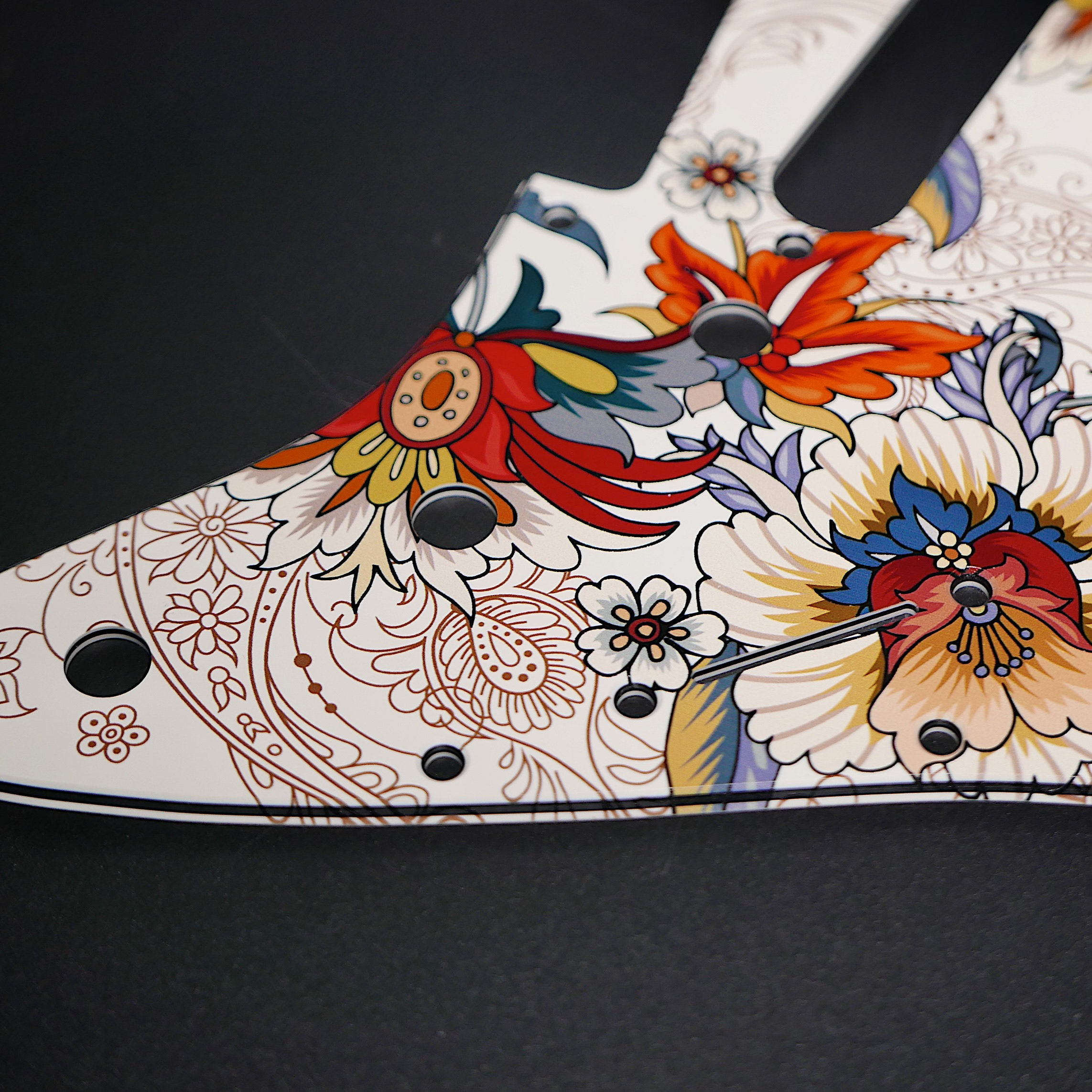 フェンダーSTスタイルピックガード • フォークフラワー • カスタム