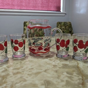 Vintage Libbey glass set of 5 cherry glasses and coordinating cherry pitcher unknown maker red cherries with green stems zdjęcie 2