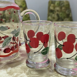 Vintage Libbey glass set of 5 cherry glasses and coordinating cherry pitcher unknown maker red cherries with green stems zdjęcie 5