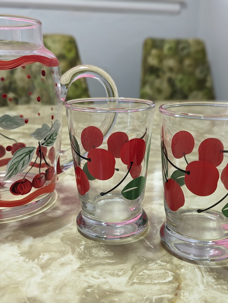 Vintage Libbey glass set of 5 cherry glasses and coordinating cherry pitcher unknown maker red cherries with green stems zdjęcie 5