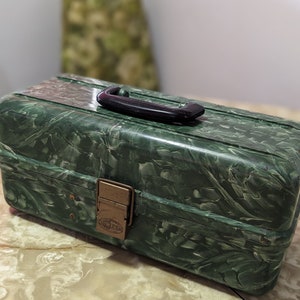 Vintage 1960s Plano plastic tackle box with cork on inside liner parts funky green swirl with gold latch and black handle