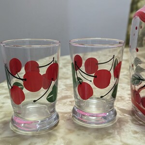 Vintage Libbey glass set of 5 cherry glasses and coordinating cherry pitcher unknown maker red cherries with green stems zdjęcie 3