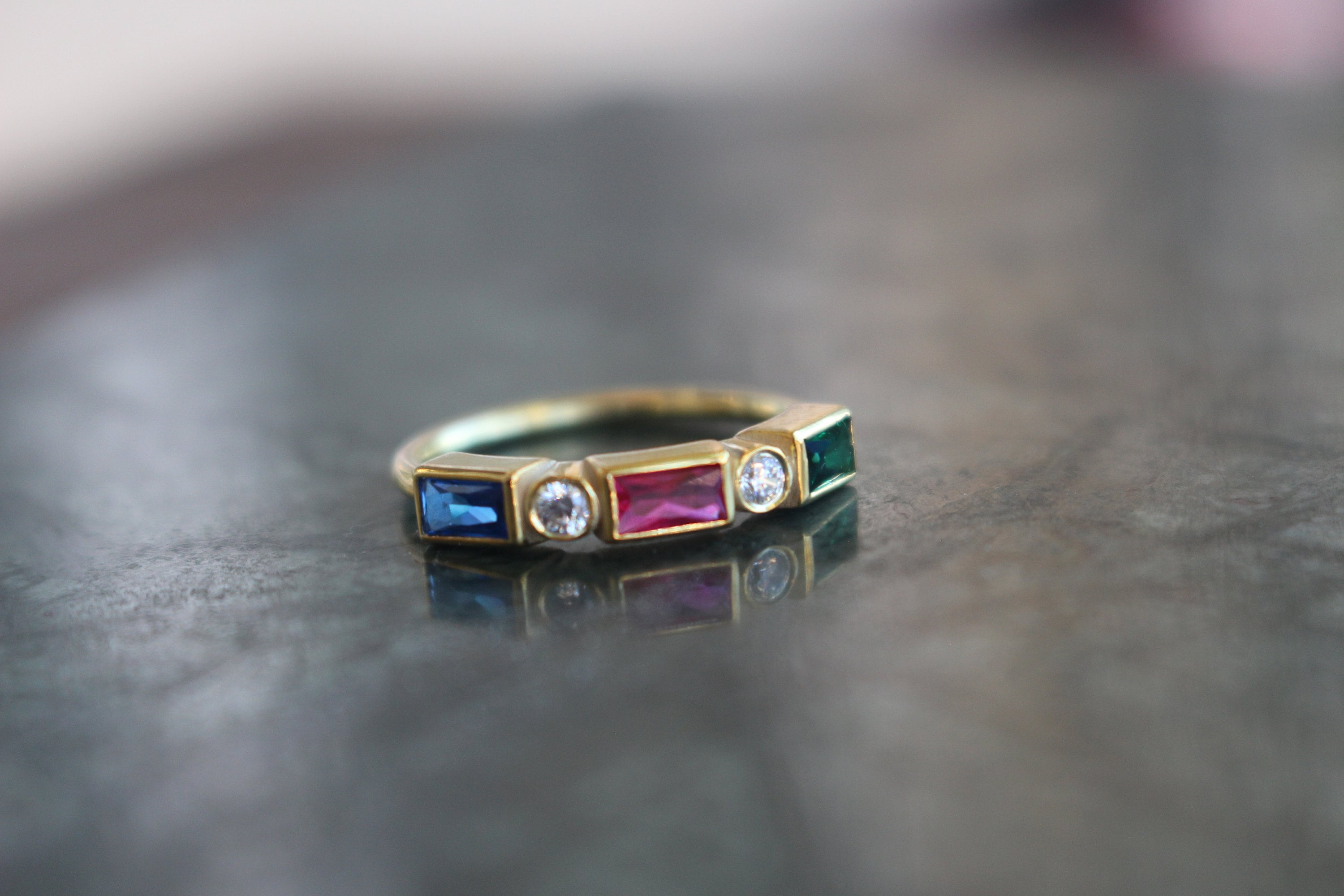 Bague famille avec pierre de naissance, bague avec pierres précieuses empilables, bague avec pierre de naissance 3 délicates, bague avec pierre de naissance en or 14 carats, bijoux avec pierre de naissance personnalisés