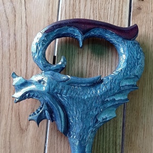 Spazierstock. Spazierstockdrache. Spazierstöcke Spazierstock Drache. Gehstock aus Holz.  Gehstock Drache Handgeschnitzte Gehstöcke