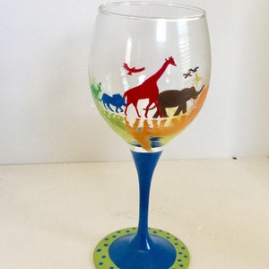 Gepersonaliseerde handgeschilderde parade van dieren wijnglas