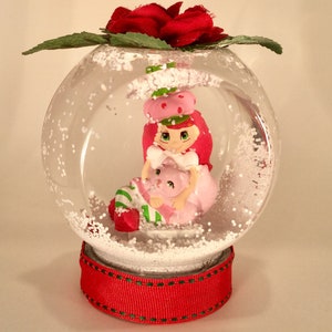 Personalized Strawberry Shortcake Snow Globe - Shatterproof Strawberry Shortcake and Friends Snow Globe