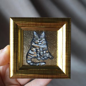 Retrato de gato atigrado con pan de oro Pintura al óleo con pan de oro Pintura original de 2x2 enmarcada Pintura de gato negro original enmarcada