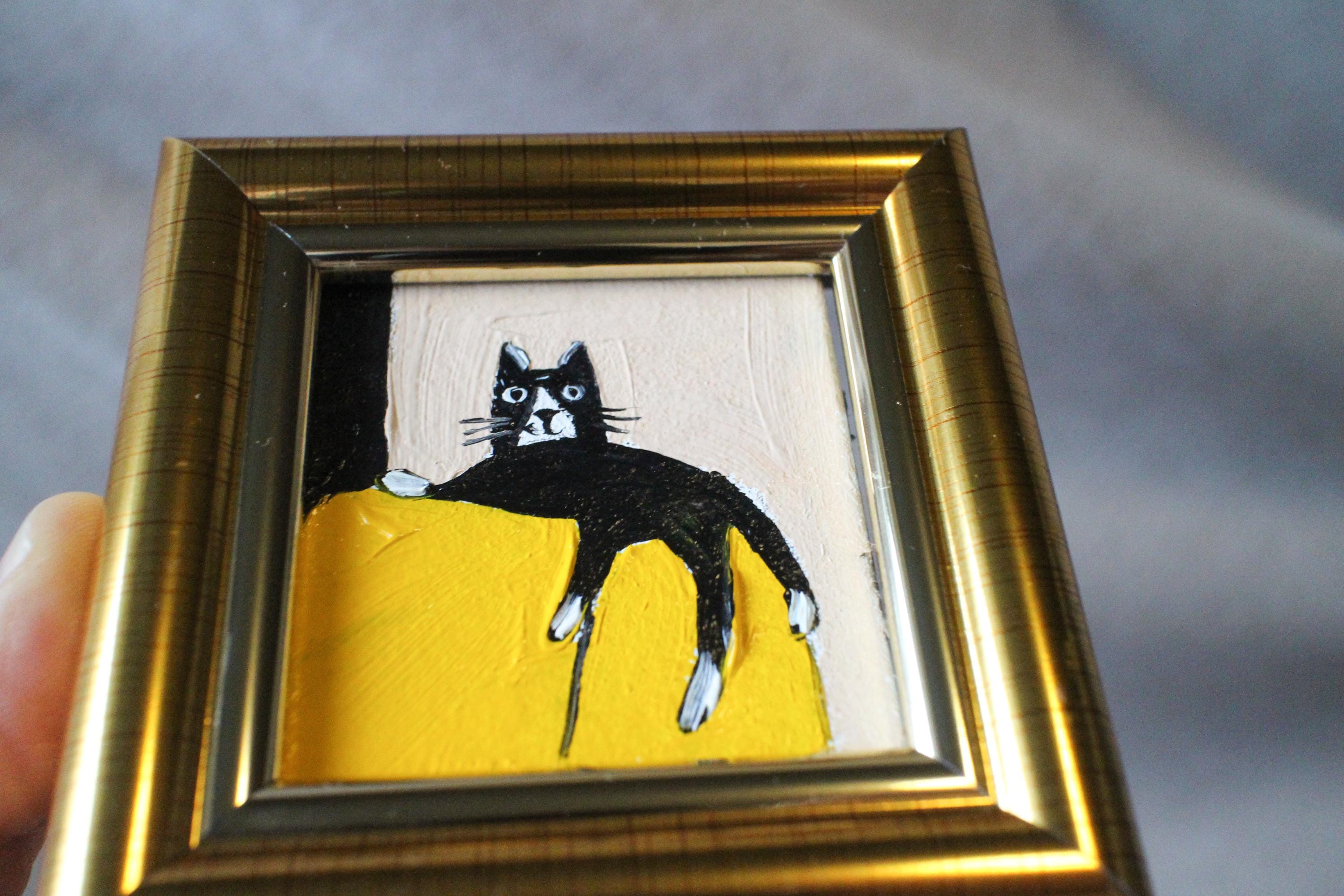 けい様　お取り置き中　自作絵画　黄色いソファ　猫とネズミの絵　買い物帰り サイン入りアートプリント 額装済み（38×30cm）猫とネズミのイラスト