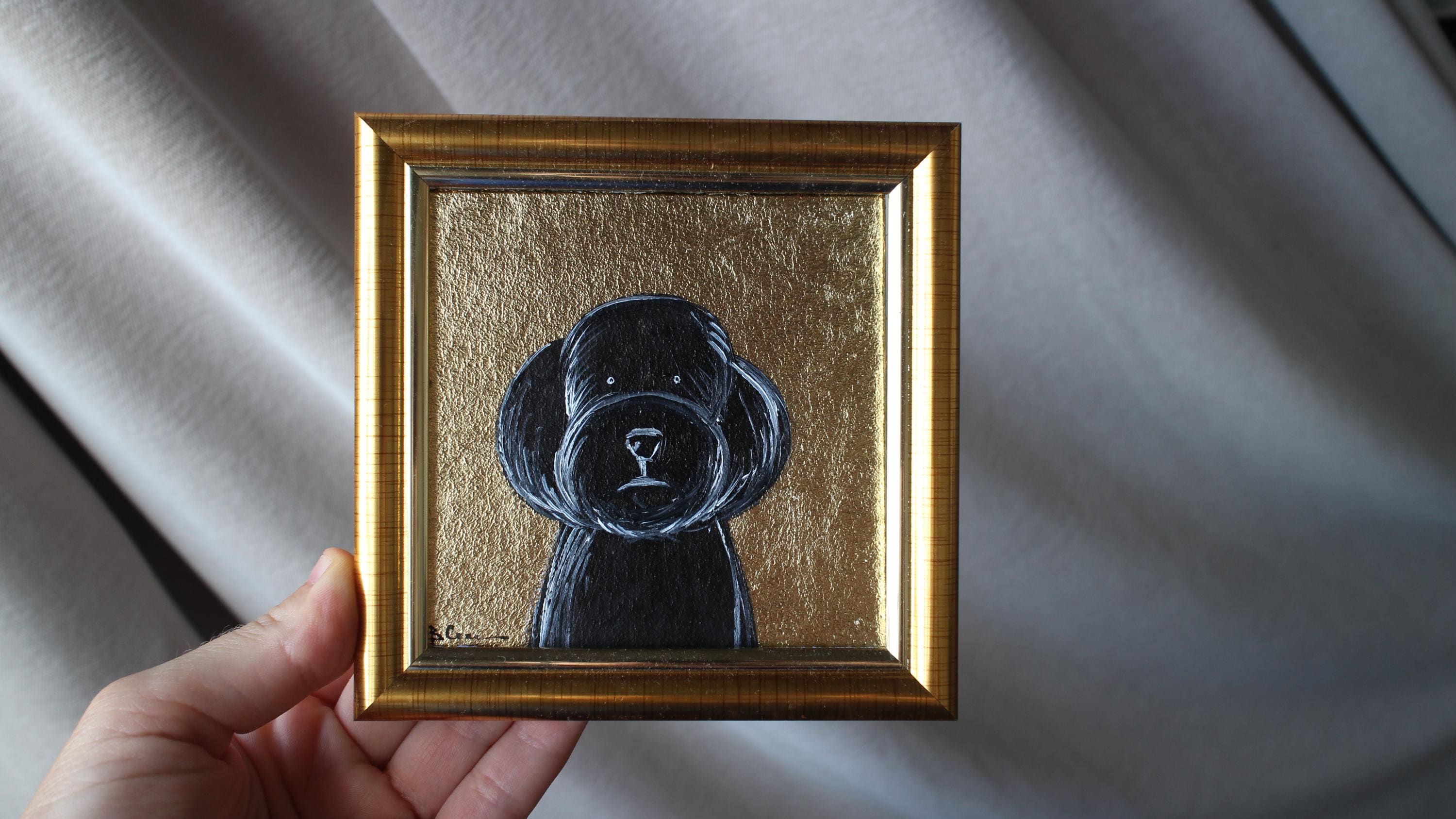 オリジナルの黒プードルの油絵（金箔付き）：額入り犬の肖像画（4 x 4