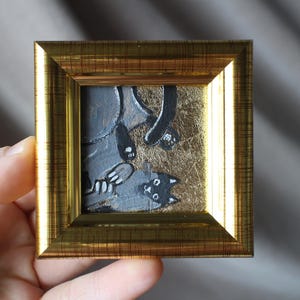 Retrato de gato gris con pan de oro Pintura al óleo con pan de oro 2x2 Cuadro original enmarcado Cuadro de gato negro original enmarcado