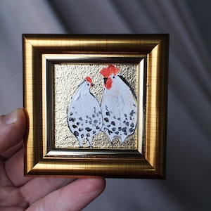 Pintura al óleo de gallina y gallo blanco, pintura original enmarcada con pan de oro de 2x2, pintura de gallo, ilustración original enmarcada, decoración del hogar, arte de pared