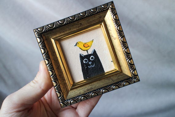 ミニサイズの黒猫の油絵、頭に鳥が乗っている、額装済みオリジナル