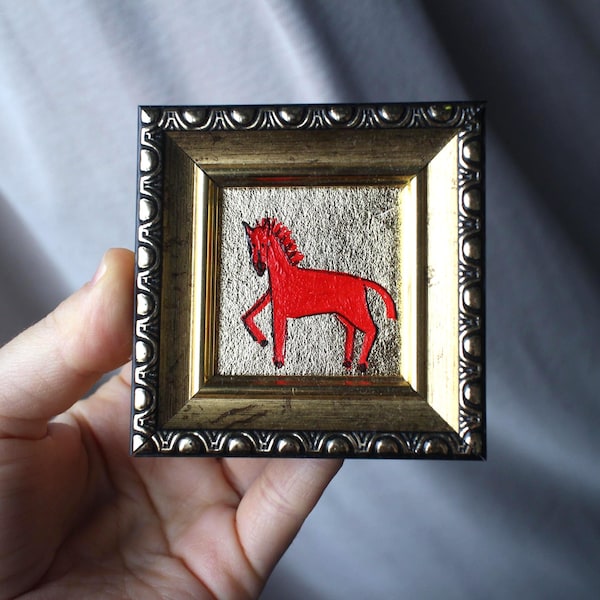 Caballo de fuego rojo en miniatura, pintura al óleo original con pan de oro enmarcado 2x2