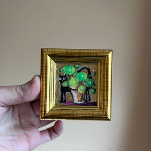 El gato volcó la maceta Pintura al óleo con pan de oro 2x2 cuadro original enmarcado Cuadro gato negro original enmarcado