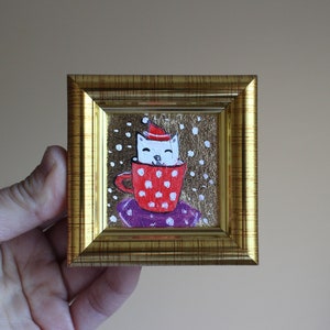 Chat blanc de Noël en portrait de tasse avec peinture à l’huile de feuille d’or avec feuille d’or 2 x 2 peinture originale encadrée chat peinture originale encadrée