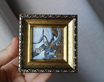 Miniature oil painting gold leaf white gray cat oil painting: Original handmade Framed Art 2x2 in