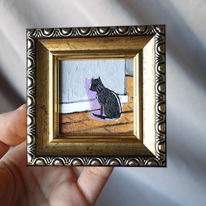 El gato negro se apoya contra la pared Pintura al óleo 2x2 Pintura original enmarcada Pintura de gato negro original enmarcada