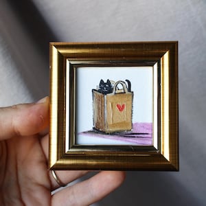 Gato negro en una bolsa Pintura al óleo 2x2 Pintura original enmarcada Pintura de gato negro original enmarcada