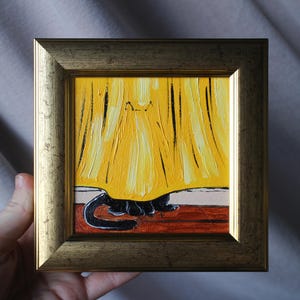 El gato negro se escondió detrás de la cortina Pequeña pintura al óleo 4x4 Pintura original enmarcada Pintura de gato negro original enmarcada